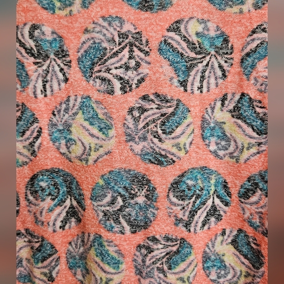 LuLaRoe Lynnae Long Sleeve Tee - Picture 3 of 5